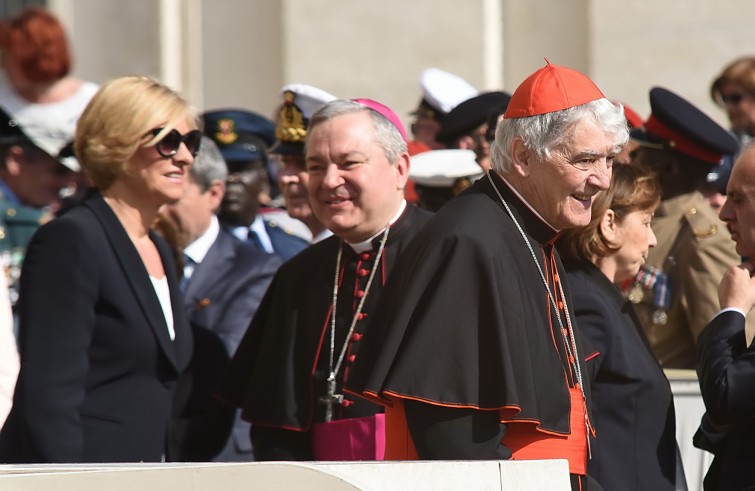 Piazza San Pietro, 30 aprile 2016: Udienza giubilare Papa Francesco - Cardinale Menichelli, ministro Roberta Pinotti e mons. Santo Marcianò