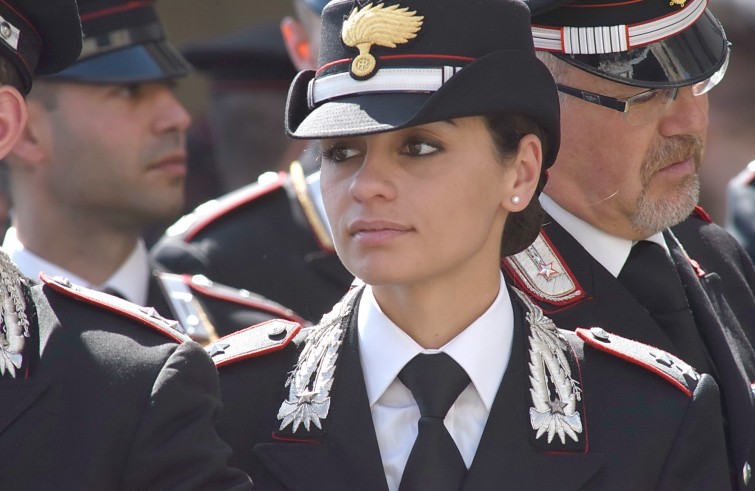 Piazza San Pietro, 30 aprile 2016: Udienza giubilare Papa Francesco - Carabiniere donna