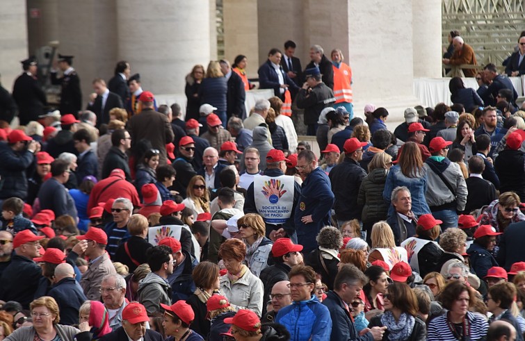 Piazza San Pietro, 9 aprile 2016: Udienza giubilare Papa Francesco - fisc