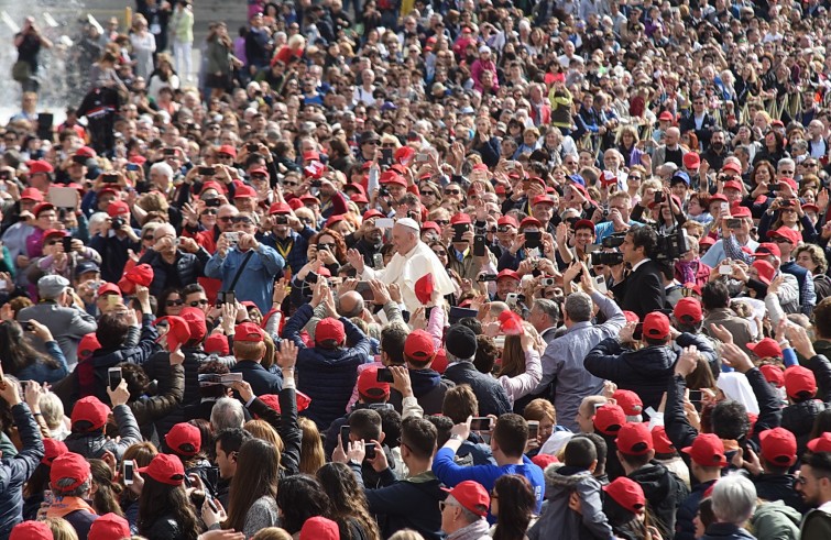 Piazza San Pietro, 9 aprile 2016: Udienza giubilare Papa Francesco - fisc