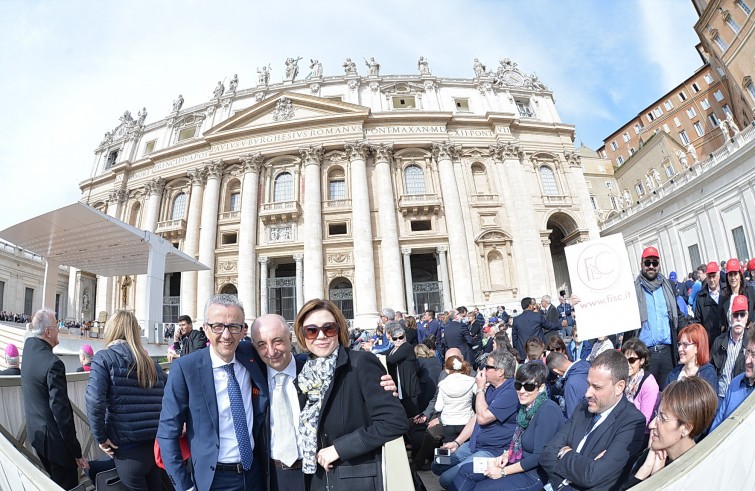 Piazza San Pietro, 9 aprile 2016: Udienza giubilare Papa Francesco - fisc Francesco Zanotti e Francesca Cipolloni