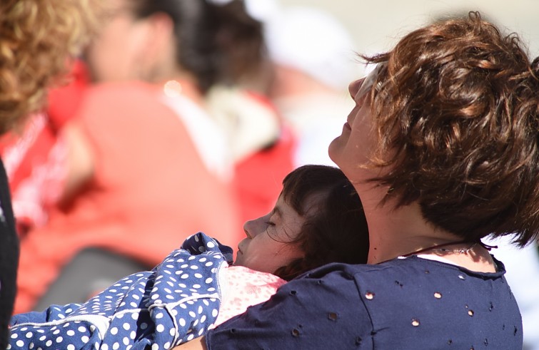 Piazza San Pietro, 20 aprile 2016: Udienza generale Papa Francesco - Mamma e figlia