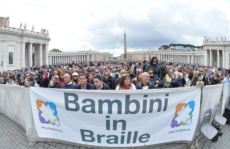 Piazza San Pietro, 27 aprile 2016: Udienza generale Papa Francesco - Fedeli Brescia