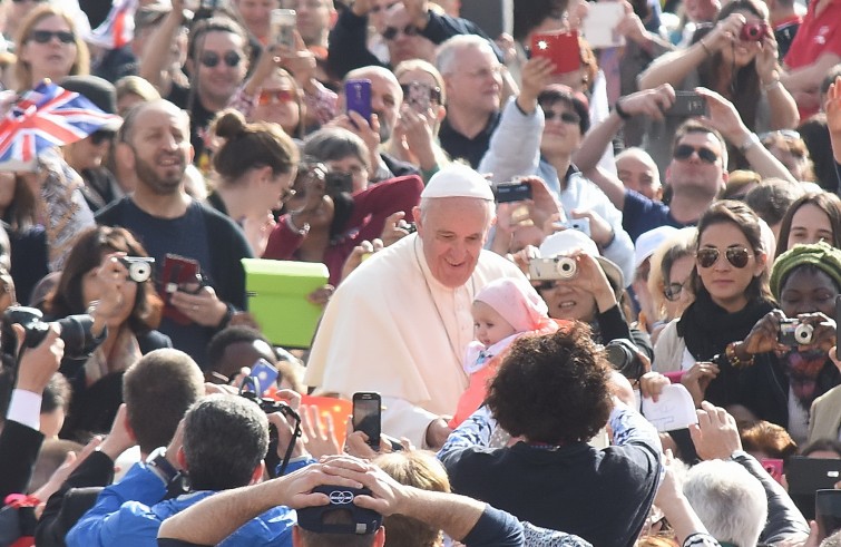 Piazza San Pietro, 6 aprile 2016: Udienza generale Papa Francesco