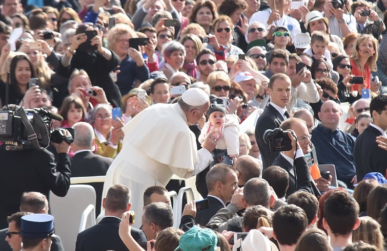 Piazza San Pietro, 6 aprile 2016: Udienza generale Papa Francesco