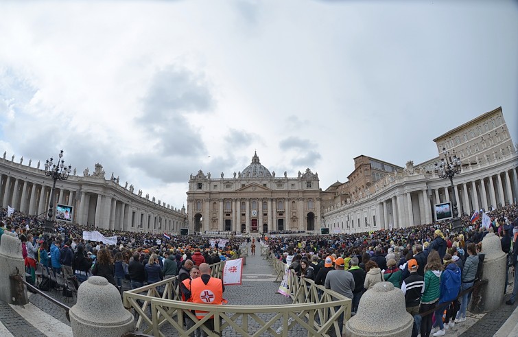 24 aprile 2016: Giubileo dei ragazzi messa con Papa Francesco in piazza San Pietro -