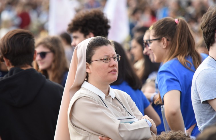 24 aprile 2016: Giubileo dei ragazzi messa con Papa Francesco in piazza San Pietro - suora