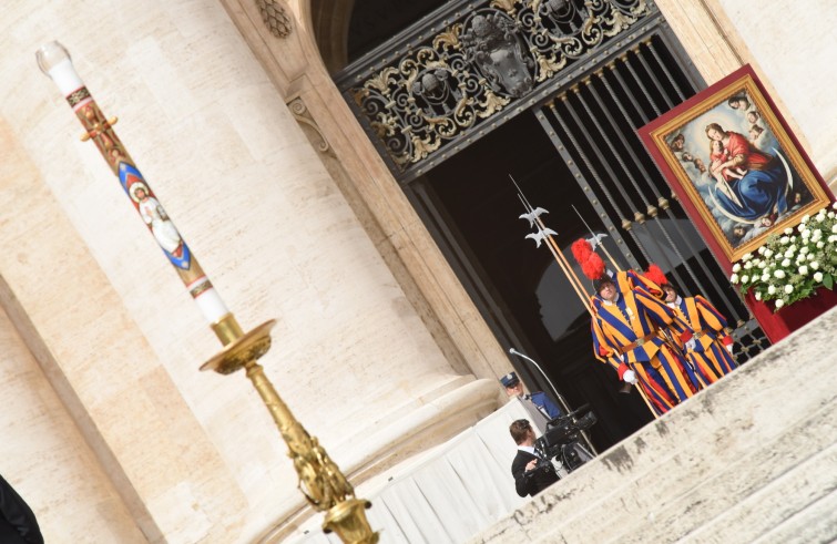 24 aprile 2016: Giubileo dei ragazzi messa con Papa Francesco in piazza San Pietro - guardie svizzere