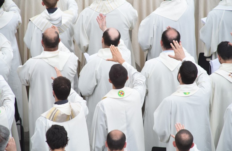 24 aprile 2016: Giubileo dei ragazzi messa con Papa Francesco in piazza San Pietro - sacerdoti, consacrazione