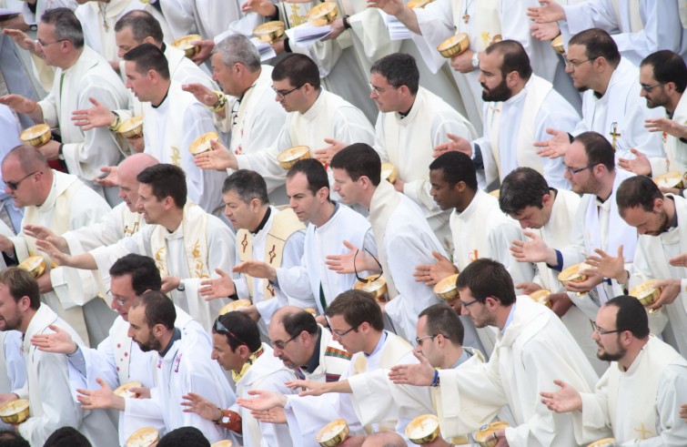 24 aprile 2016: Giubileo dei ragazzi messa con Papa Francesco in piazza San Pietro - sacerdoti consacrazione