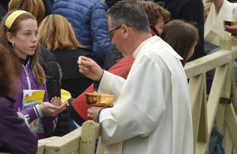 24 aprile 2016: Giubileo dei ragazzi messa con Papa Francesco in piazza San Pietro - comunione