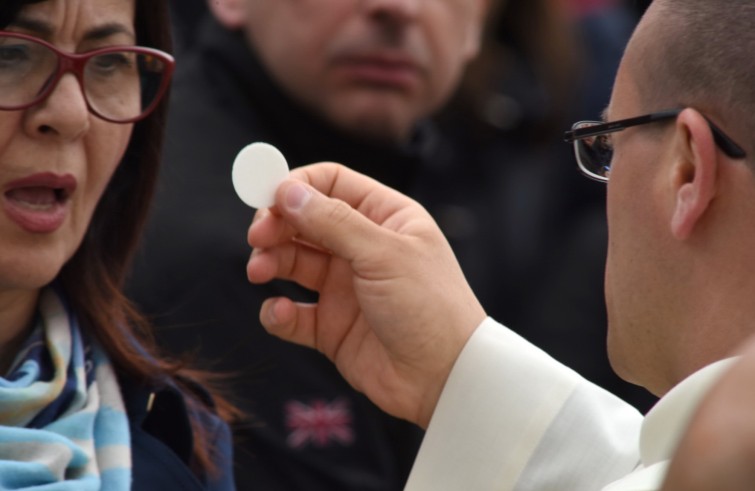 24 aprile 2016: Giubileo dei ragazzi messa con Papa Francesco in piazza San Pietro - comunione