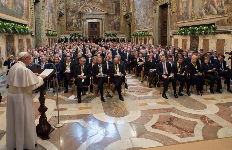 Papa Francesco riceve il Premio Carlo Magno (Vaticano, 6 maggio 2016)