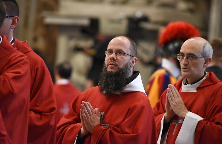 Basilica Vaticana, 15 maggio 2016: Messa domenica di Pentecoste con Papa Francesco - Frate celebrante