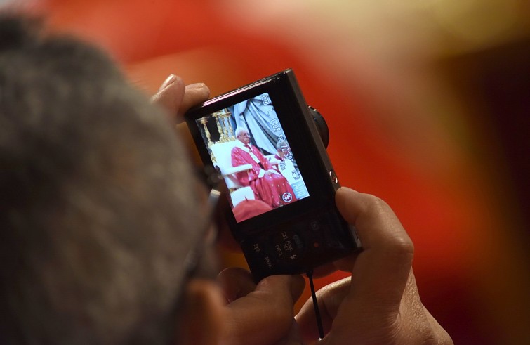 Basilica Vaticana, 15 maggio 2016: Messa domenica di Pentecoste con Papa Francesco - Papa Francesco fotogrrafato