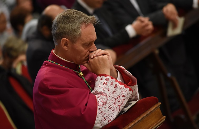 Basilica Vaticana, 15 maggio 2016: Messa domenica di Pentecoste con Papa Francesco - Mons. Georg Gänswein medita