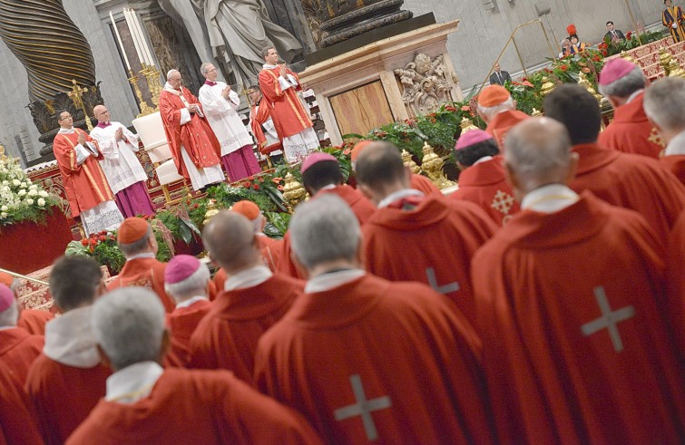 Basilica Vaticana, 15 maggio 2016: Messa domenica di Pentecoste con Papa Francesco - Papa Francesco tra celebranti