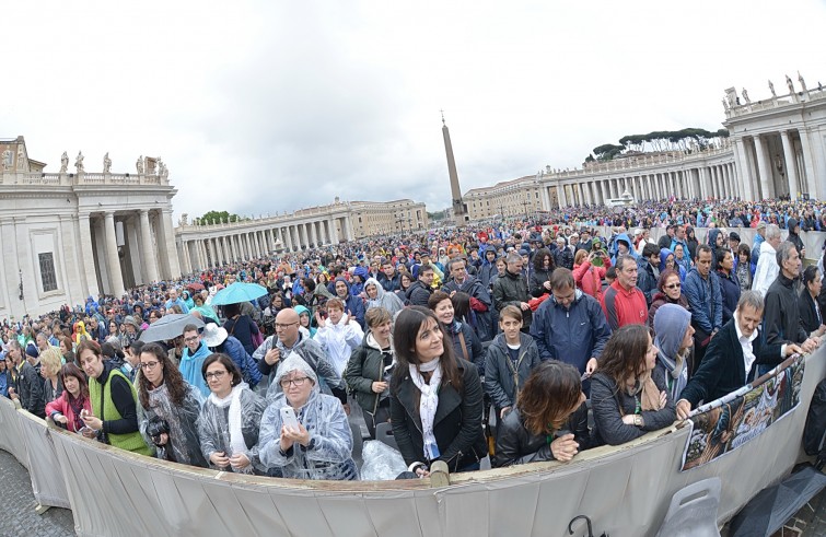 Piazza San Pietro, 14 maggio 2016: Udienza giubilare Papa Francesco - Fedeli in Piazza San Pietro