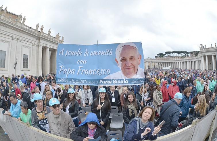 Piazza San Pietro, 14 maggio 2016: Udienza giubilare Papa Francesco - Fedeli in Piazza San Pietro