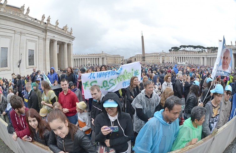 Piazza San Pietro, 14 maggio 2016: Udienza giubilare Papa Francesco - Fedeli in Piazza San Pietro