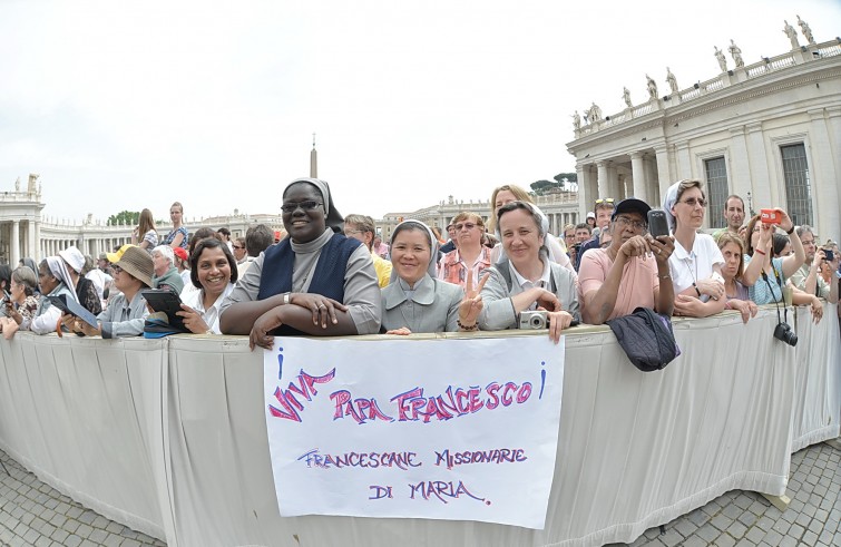 Piazza San Pietro, 11 maggio 2016: Udienza generale Papa Francesco - Suore in Piazza San Pietro