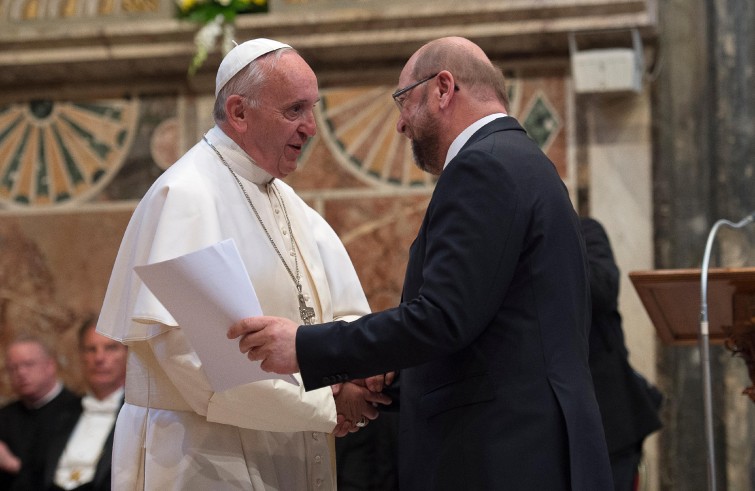 Papa Francesco riceve il Premio Carlo Magno (Vaticano, 6 maggio 2016)