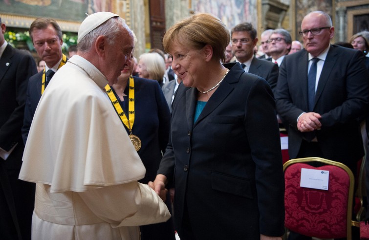 Papa Francesco riceve il Premio Carlo Magno (Vaticano, 6 maggio 2016)