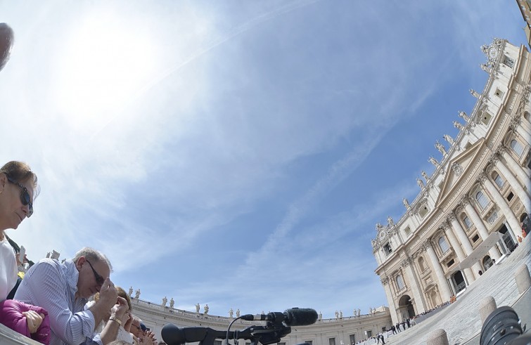 Piazza San Pietro, 25 maggio 2016: Udienza generale Papa Francesco - Fedeli in piazza San Pietro