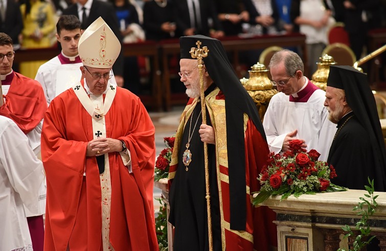 Vaticano, 29 giugno 2016: Messa benedizione Palli e solennità dei santi apostoli Pietro e Paolo - Papa Francesco con Methodios, Metropolita di Boston