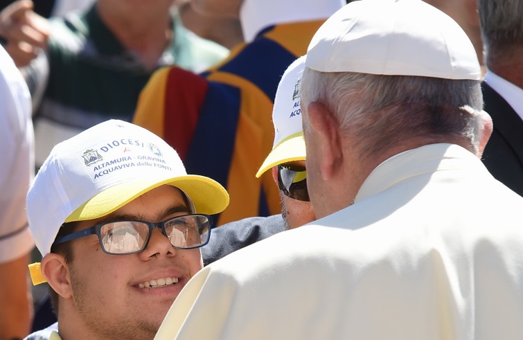 Piazza San Pietro, 18 giugno 2016: Udienza giubilare Papa Francesco - papa e ragazzo down