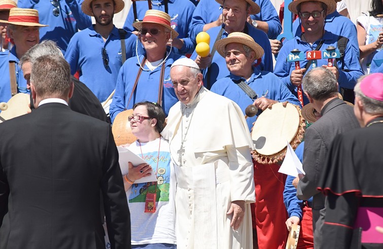 Piazza San Pietro, 18 giugno 2016: Udienza giubilare Papa Francesco - papa e ragazzi down