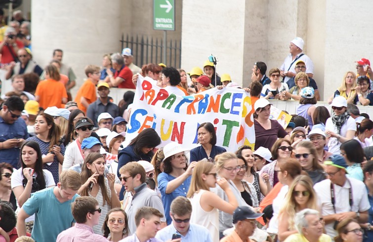 Piazza San Pietro, 15 giugno 2016: Udienza generale Papa Francesco - Striscione per Papa Francesco