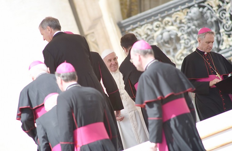 Piazza San Pietro, 15 giugno 2016: Udienza generale Papa Francesco - Papa Francesco incontra vescovi