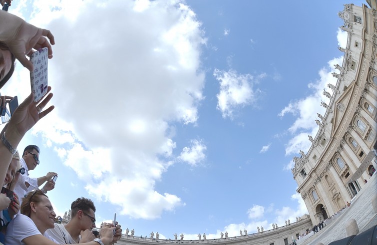 Piazza San Pietro, 15 giugno 2016: Udienza generale Papa Francesco - Fedeli in Piazza San Pietro