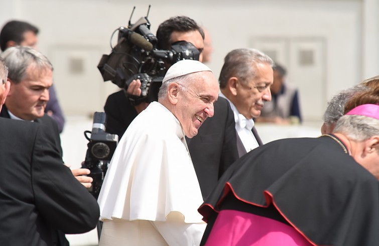 Piazza San Pietro, 1 giugno 2016: Udienza generale Papa Francesco - Papa Francesco ride