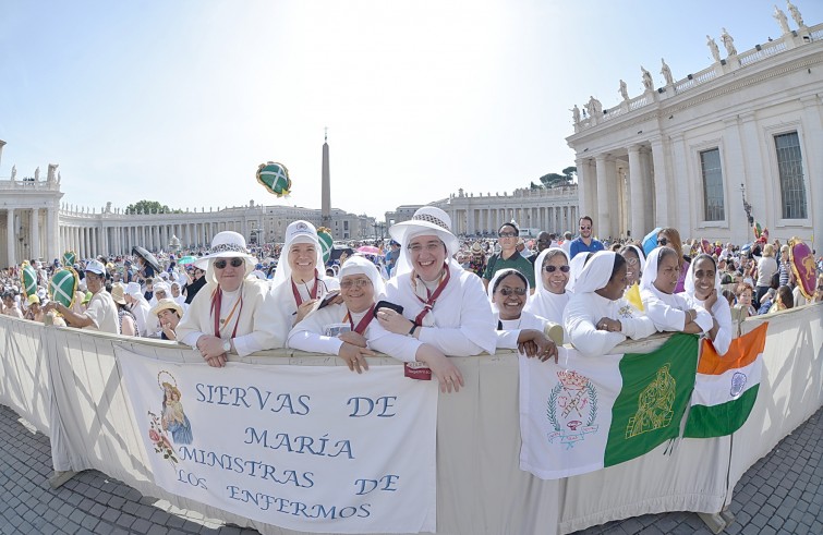 Piazza San Pietro, 22 giugno 2016: Udienza generale Papa Francesco - Suore in piazza