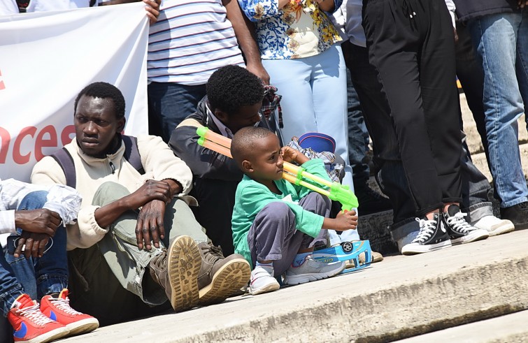 Piazza San Pietro, 8 giugno 2016: Udienza generale Papa Francesco - Bambino tra i migranti San Francesco