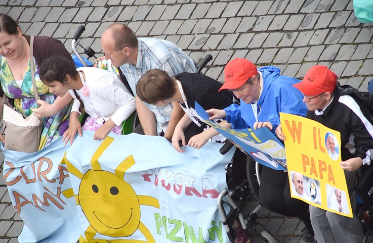 Piazza San Pietro, 12 giugno: Giubileo degli ammalati e delle persone disabili - Disabili con strisioni