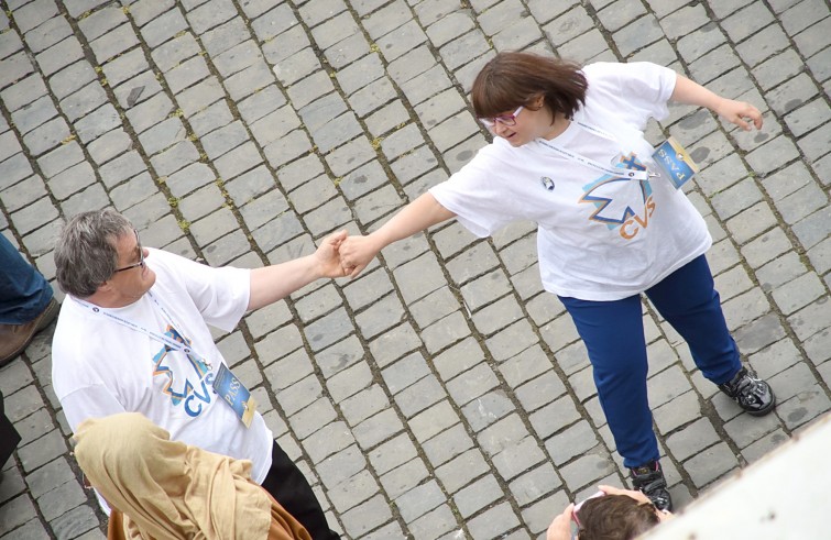 Piazza San Pietro, 12 giugno: Giubileo degli ammalati e delle persone disabili - Ragazzi down ballano