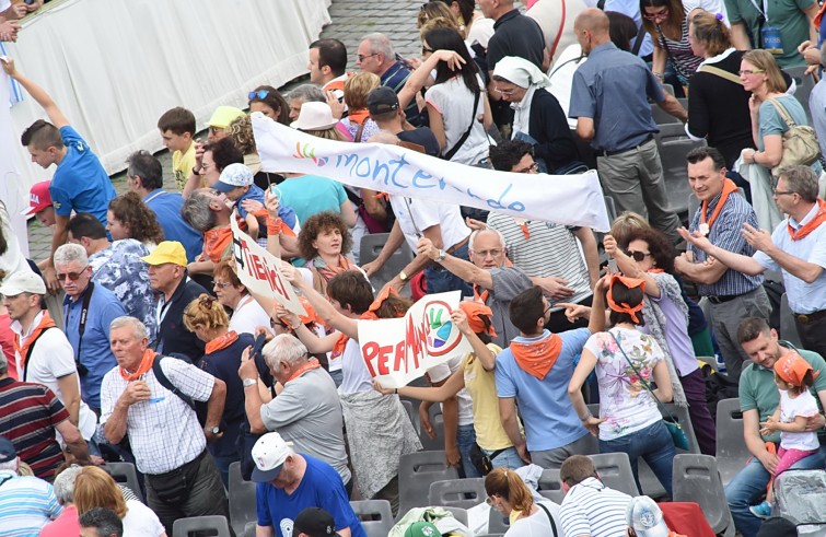 Piazza San Pietro, 12 giugno: Giubileo degli ammalati e delle persone disabili - Striscioni in piazza