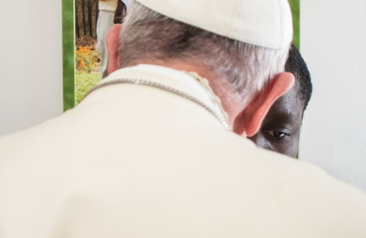 Papa Francesco visita una casa della “Comunità Giovanni XXIII” nel quadro dei “Venerdì della Misericordia” (Roma, 12 agosto 2016)