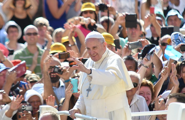 Piazza San Pietro, 24 agosto 2016: Udienza generale Papa Francesco - Papa Francesco su auto tra fedeli