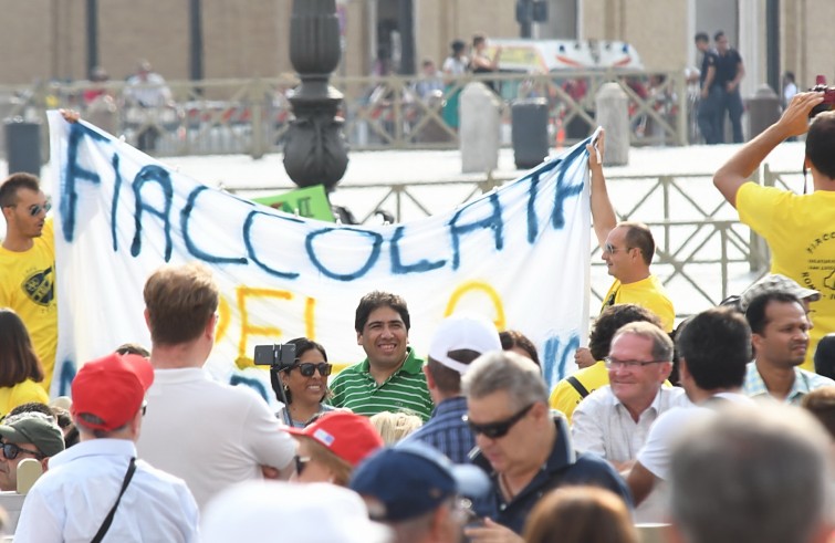 Piazza San Pietro, 31 agosto 2016: Udienza generale Papa Francesco - fedeli con striscione