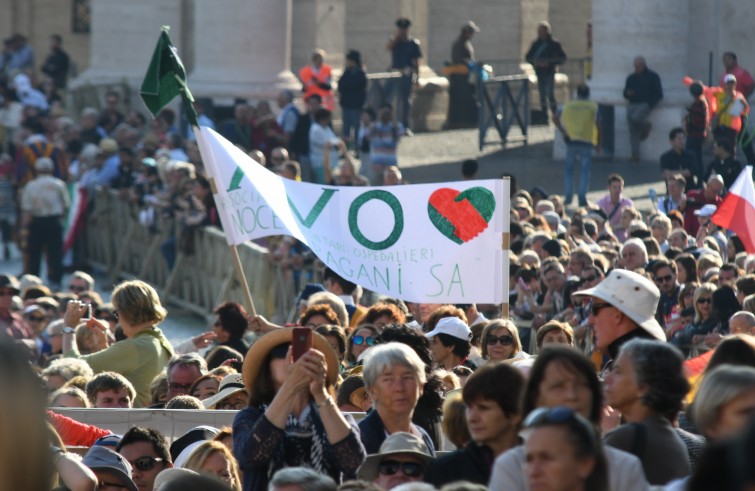 Piazza San Pietro, 28 settembre 2016: Udienza generale Papa Francesco - fedeli in piazza