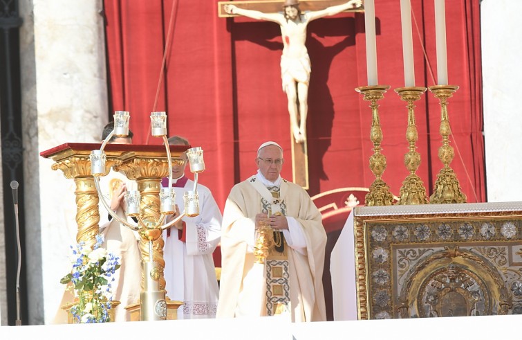 Piazza San Pietro, 4 settembre 2016: canonizzazione Madre Teresa di Calcutta - Papa Francesco con turibolo