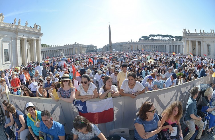 Piazza San Pietro, 4 settembre 2016: canonizzazione Madre Teresa di Calcutta - fedeli