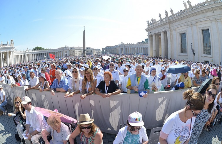 Piazza San Pietro, 4 settembre 2016: canonizzazione Madre Teresa di Calcutta - fedeli