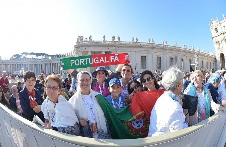 Piazza San Pietro, 25 settembre 2016: Messa per Giubileo catechisti - fedeli dal Portogallo