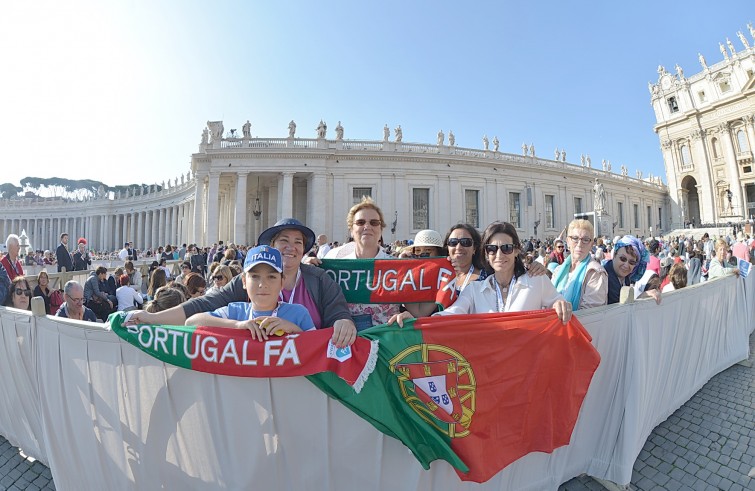 Piazza San Pietro, 25 settembre 2016: Messa per Giubileo catechisti - fedeli dal Portogallo