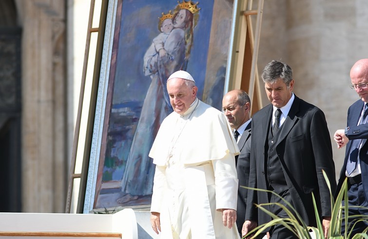 Piazza San Pietro, 25 settembre 2016: Messa per Giubileo catechisti - Papa Francesco con quadro Madonna